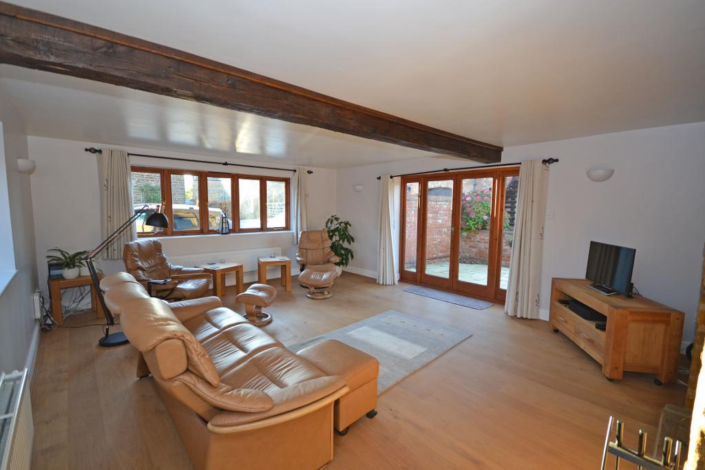 4 Bedroom Barn Conversion to Rent in Northampton, NN7 2DS