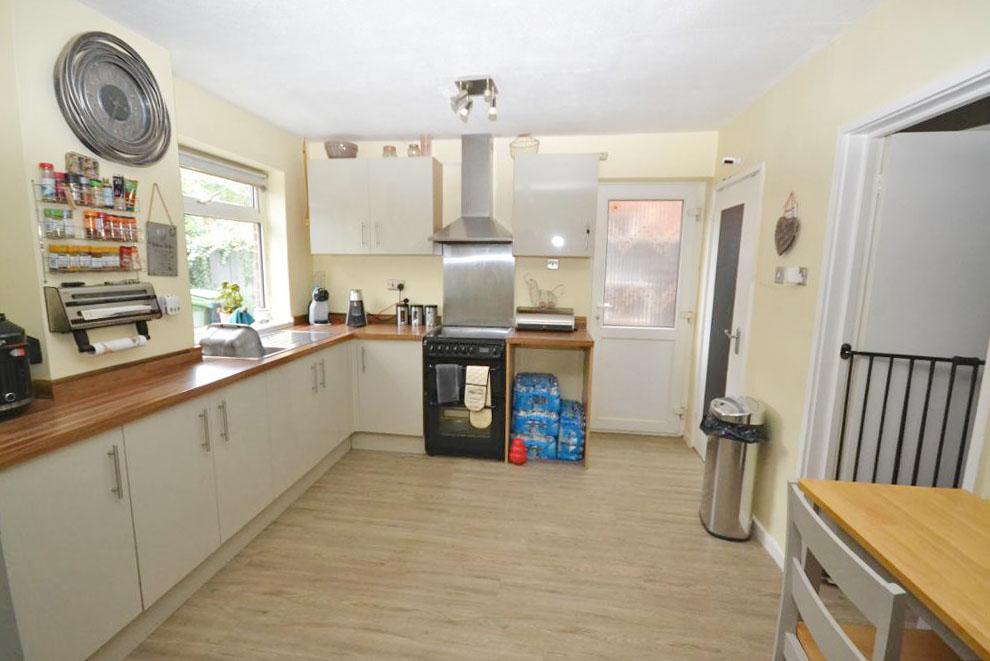 3 Bedroom Semi-Detached for Sale in Milton Keynes, MK14 6BG