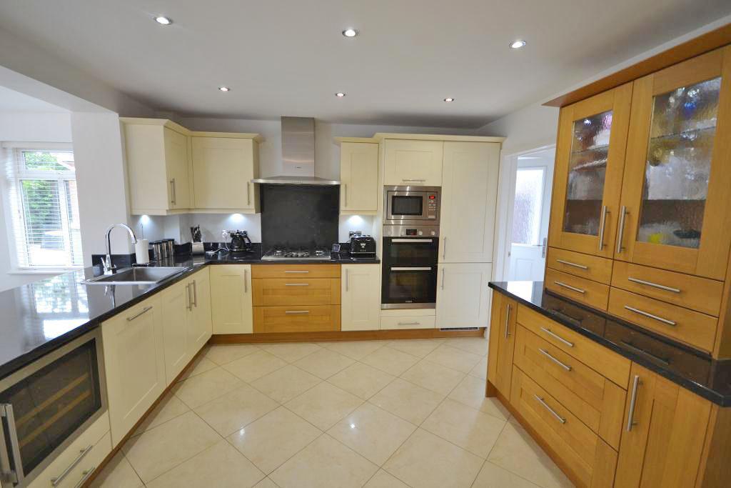 4 Bedroom Detached to Rent in Milton Keynes, MK7 8EZ