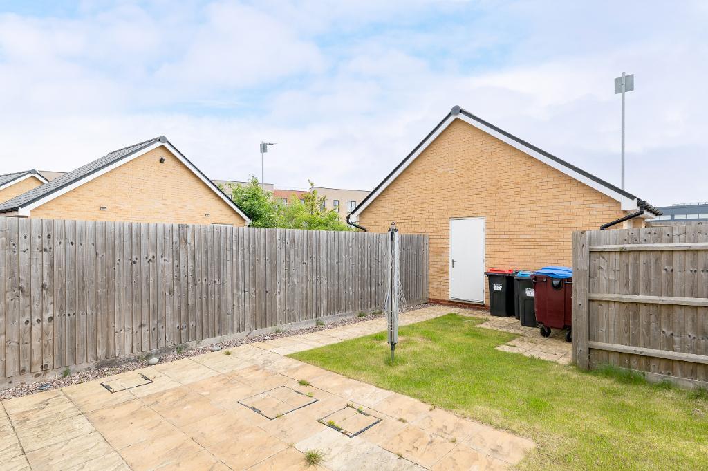 3 Bedroom Semi-Detached for Sale in Milton Keynes, MK10 7JB