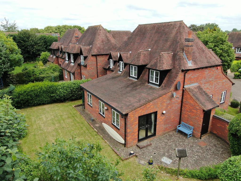 5 Bedroom Detached for Sale in Milton Keynes, MK15 0BZ