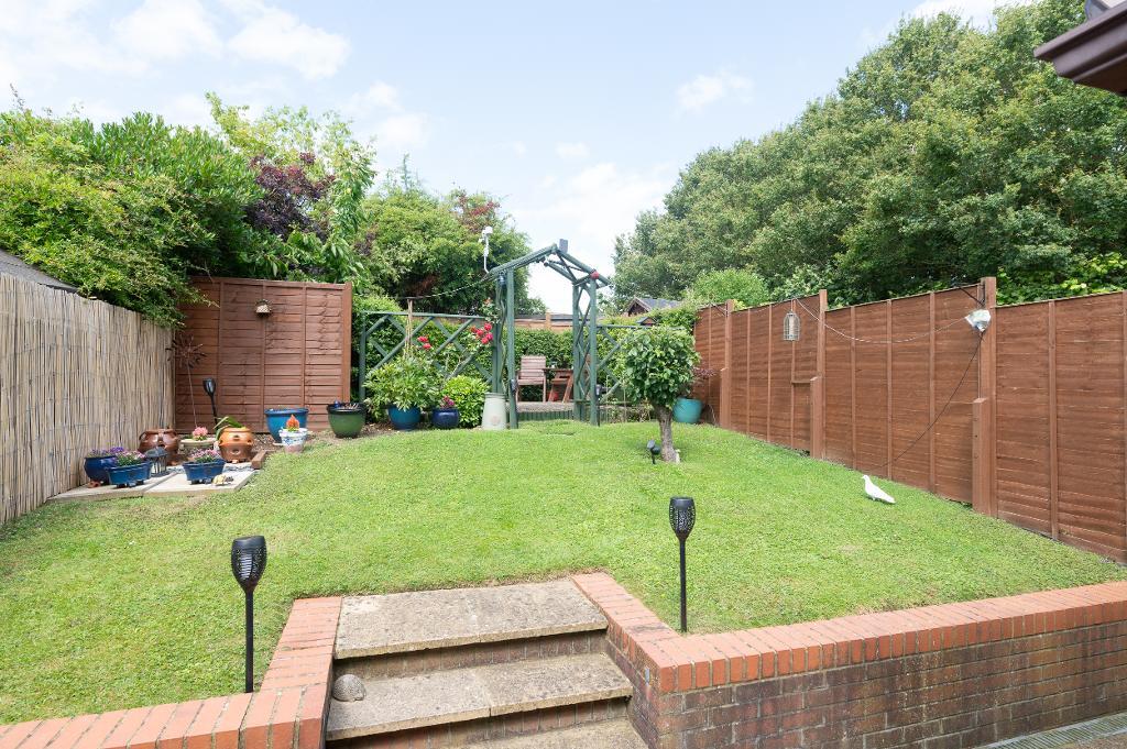 3 Bedroom Semi-Detached for Sale in Milton Keynes, MK6 2LT