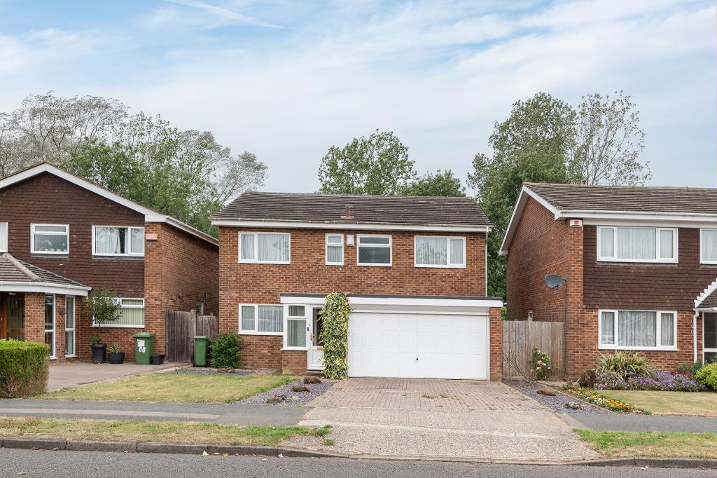 4 Bedroom Detached for Sale in Milton Keynes, MK3 7RR