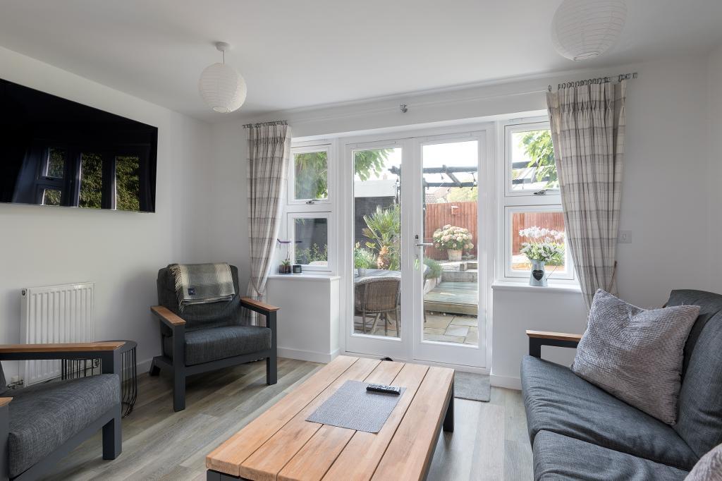 3 Bedroom Semi-Detached for Sale in Milton Keynes, MK4 4TH