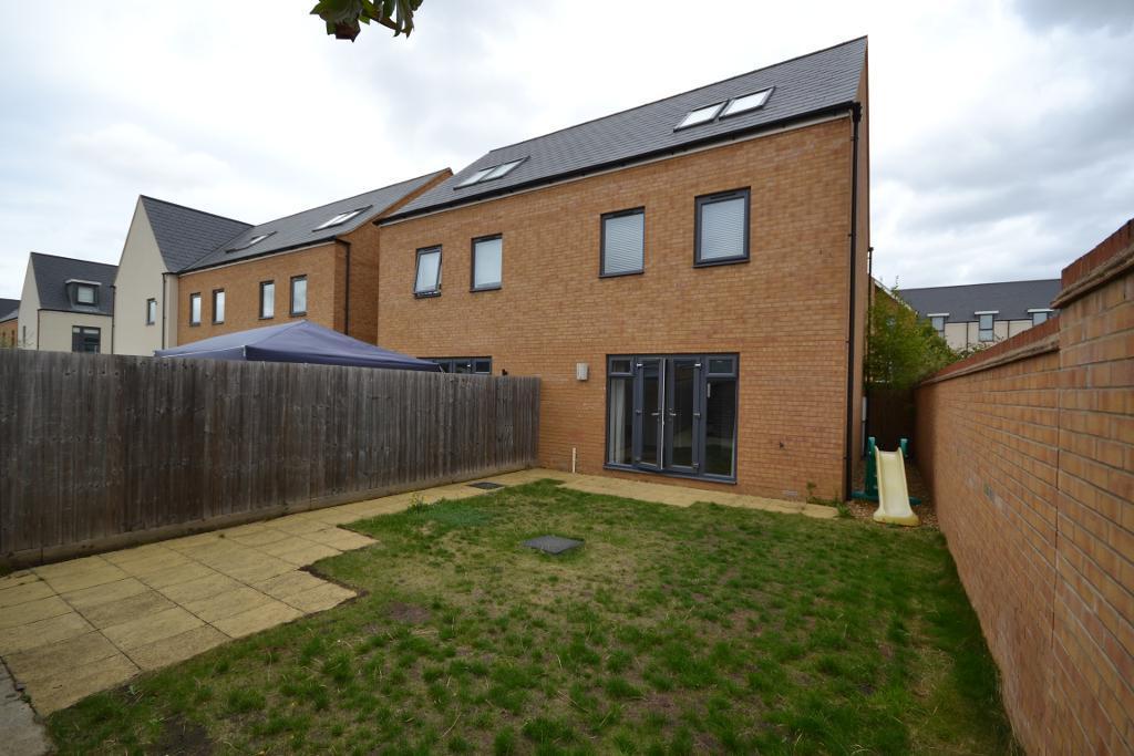 3 Bedroom Semi-Detached to Rent in Milton Keynes, MK10 7EU