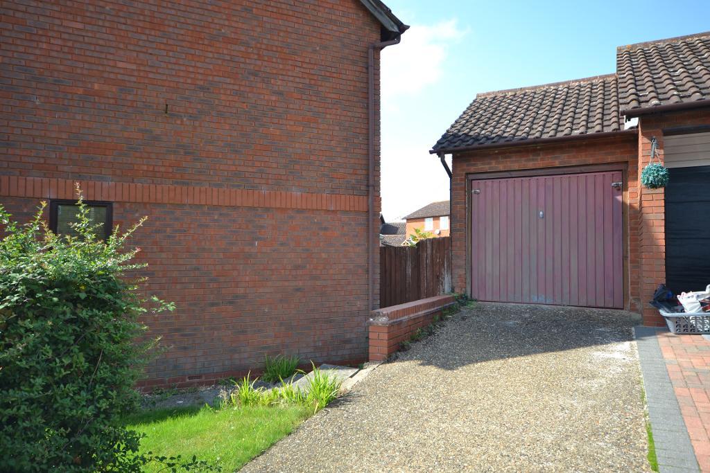 3 Bedroom Semi-Detached to Rent in Milton Keynes, MK8 9DF