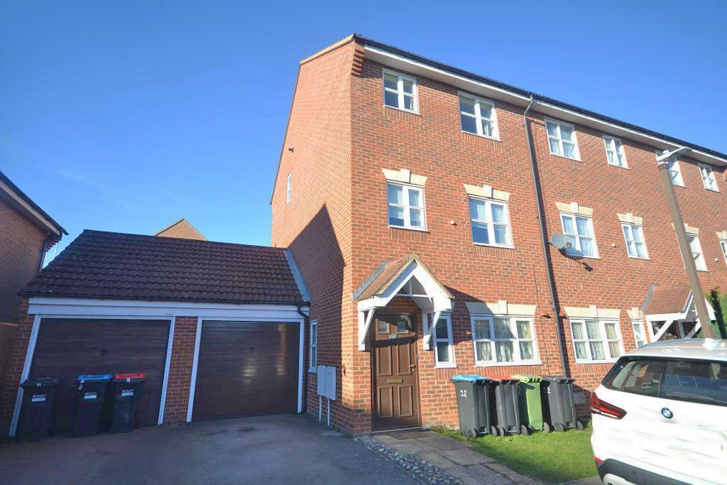 4  Bed Semi-Detached Property to Rent in Milton Keynes, MK4 4FP