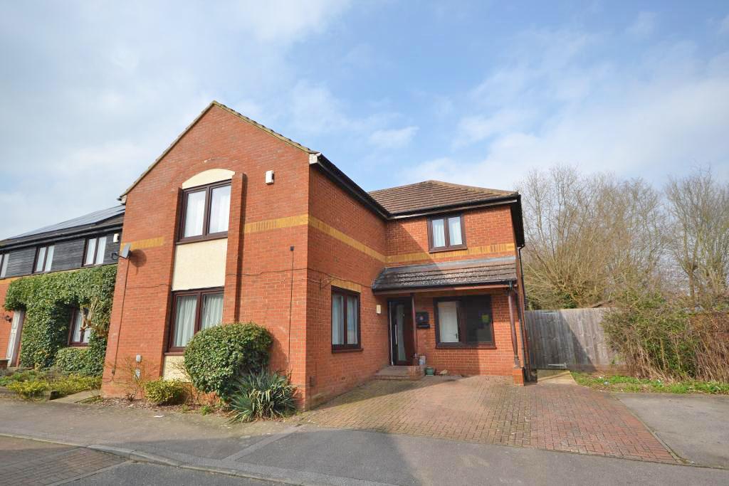 4  Bed Detached Property to Rent in Milton Keynes, MK5 7BT