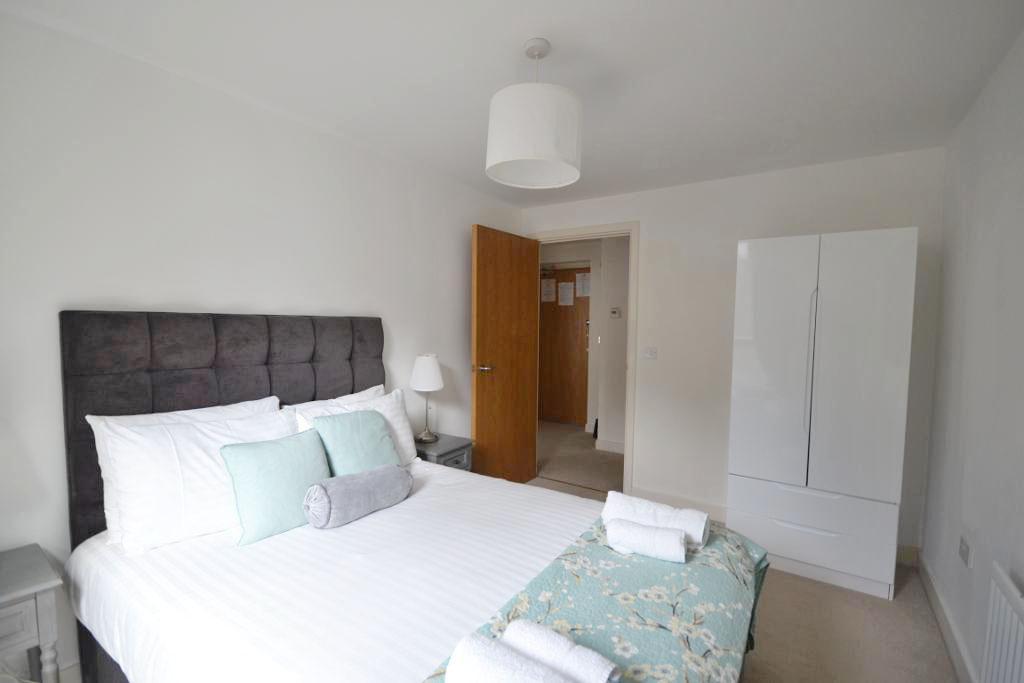 2 Bedroom Apartment to Rent in Milton Keynes, MK9 2FD