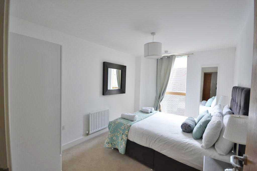 2 Bedroom Apartment to Rent in Milton Keynes, MK9 2FD