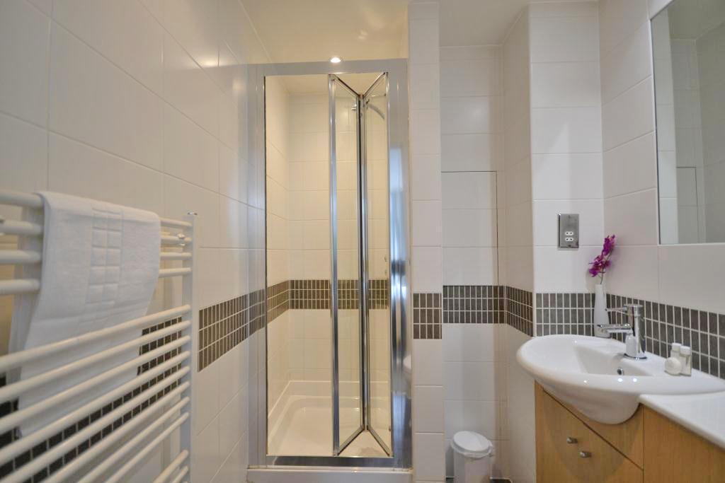 2 Bedroom Apartment to Rent in Milton Keynes, MK9 2FD