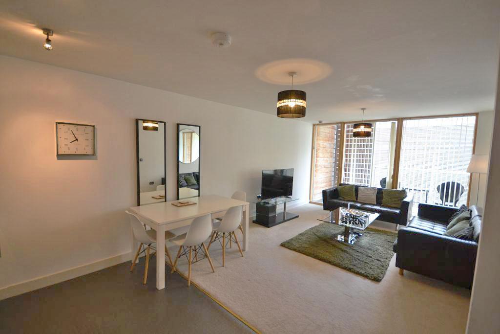 2 Bedroom Apartment to Rent in Milton Keynes, MK9 2FD