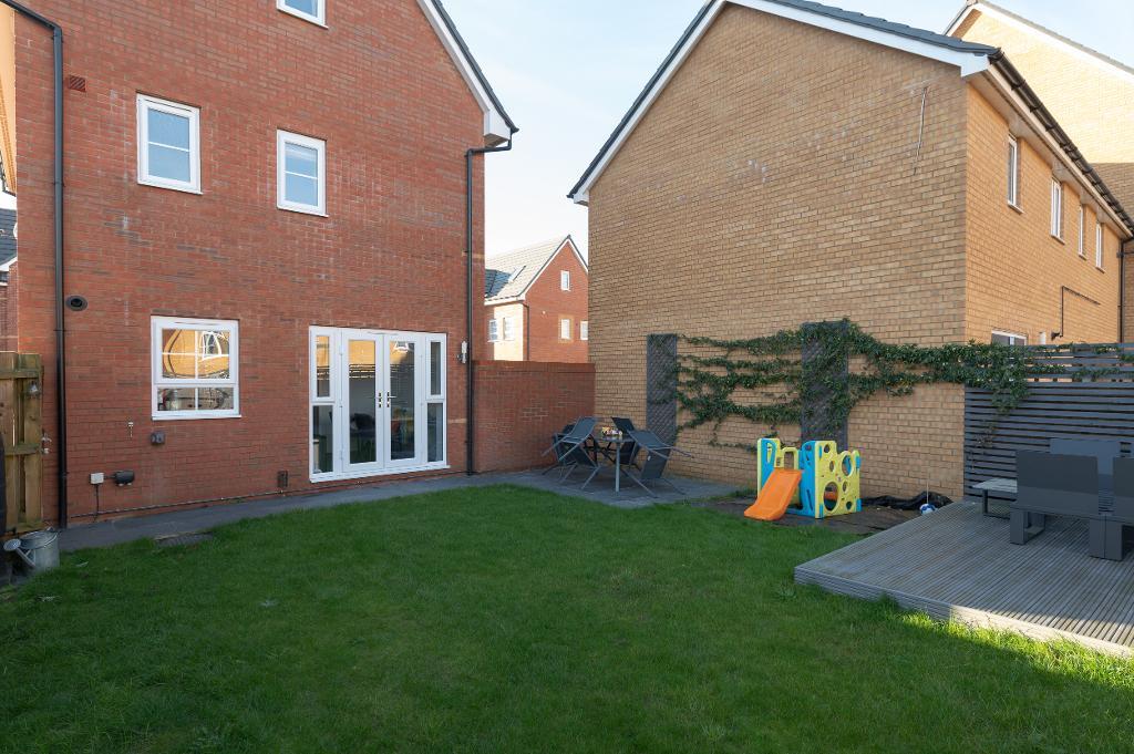 4 Bedroom Detached for Sale in Milton Keynes, MK17 9GJ