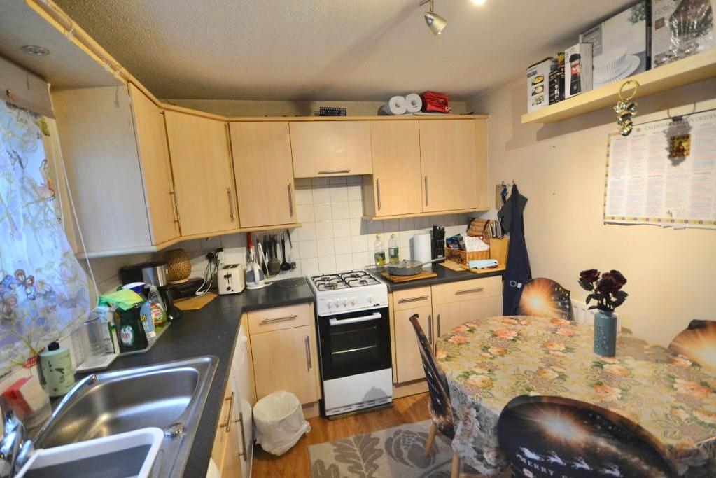 3 Bedroom Semi-Detached for Sale in Milton Keynes, MK4 1HT