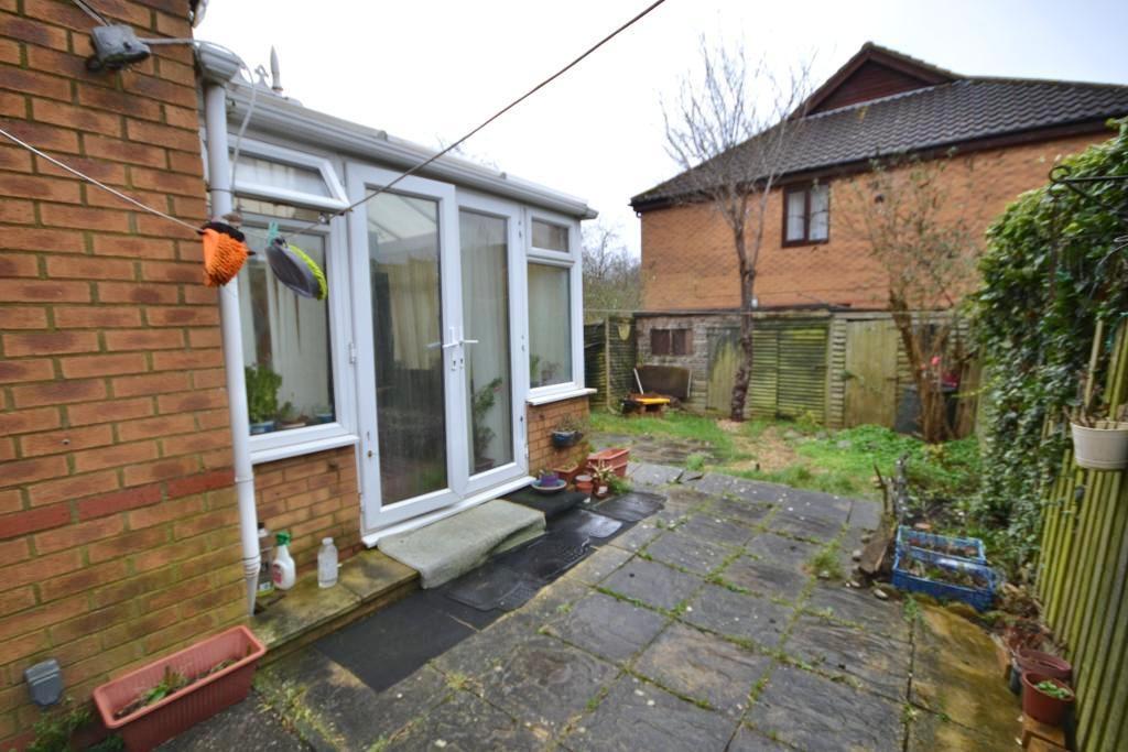 3 Bedroom Semi-Detached for Sale in Milton Keynes, MK4 1HT