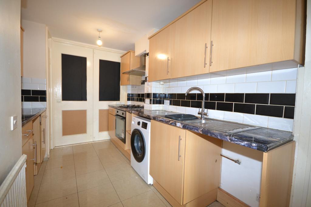 4 Bedroom Terraced for Sale in Milton Keynes, MK14 5DG