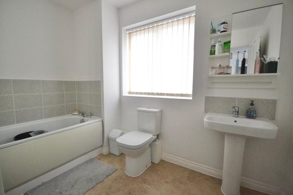 3 Bedroom Detached for Sale in Milton Keynes, MK3 5GX