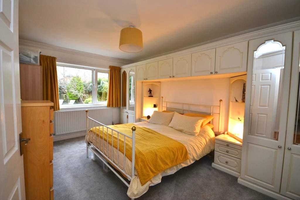 3 Bedroom Detached for Sale in Milton Keynes, MK5 8AG