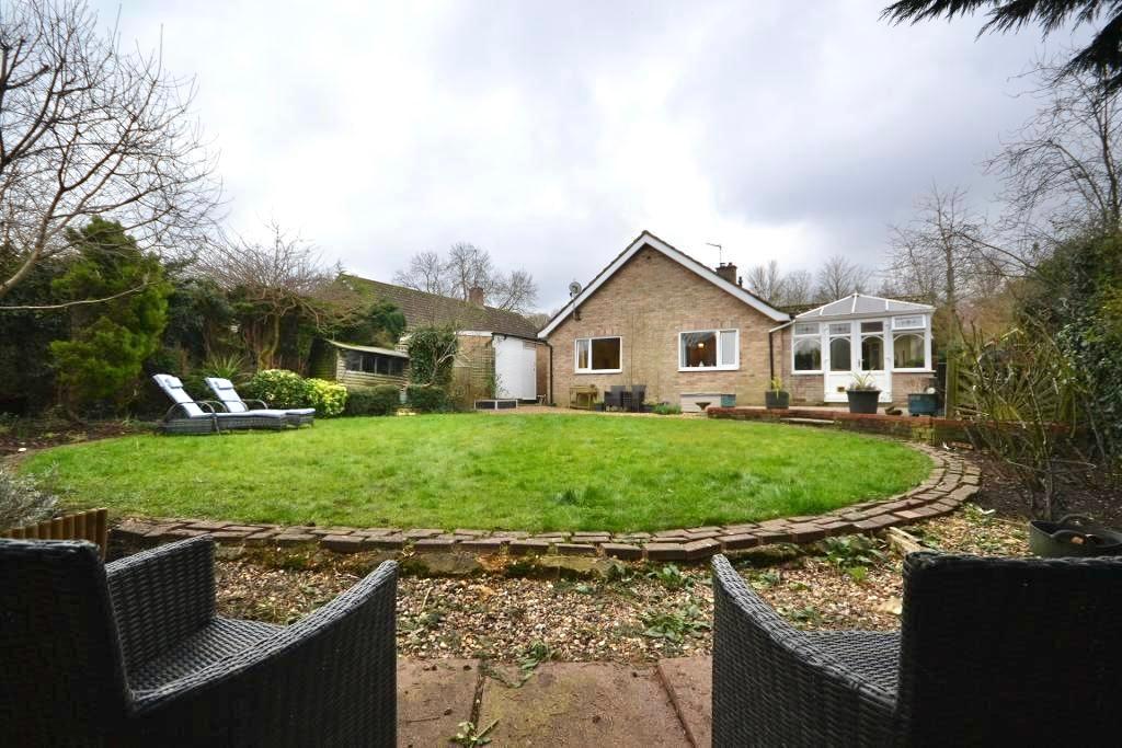 3 Bedroom Detached for Sale in Milton Keynes, MK5 8AG