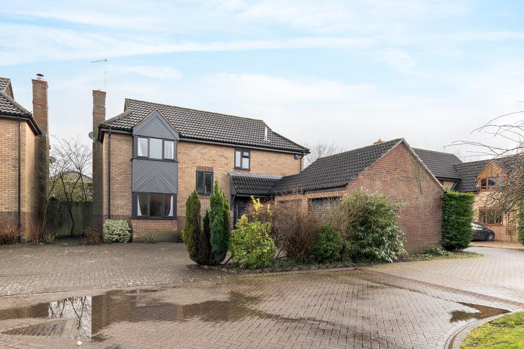 4 Bedroom Detached for Sale in Hartwell, NN7 2HG