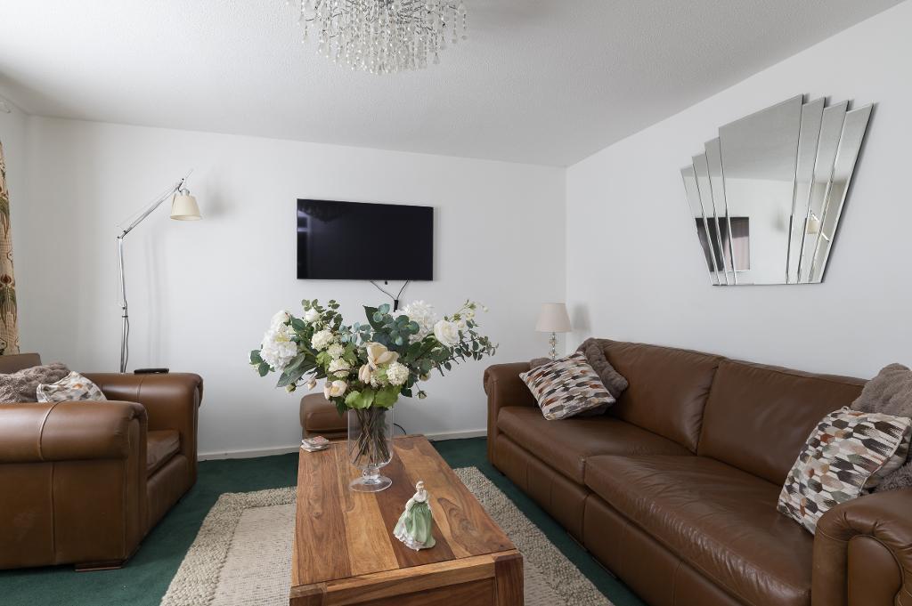 3 Bedroom Terraced for Sale in Milton Keynes, MK14 7PY