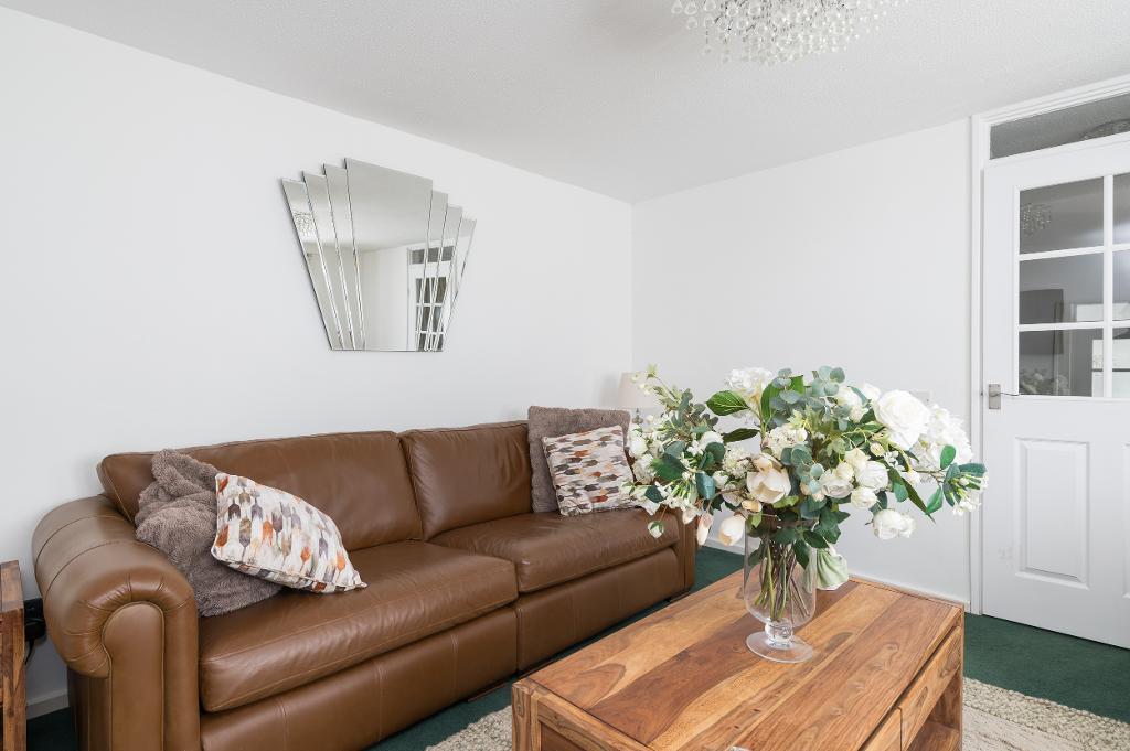3 Bedroom Terraced for Sale in Milton Keynes, MK14 7PY