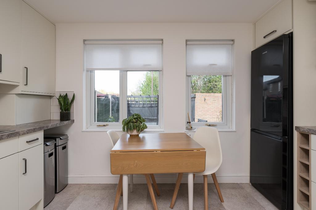 3 Bedroom Terraced for Sale in Milton Keynes, MK14 7PY