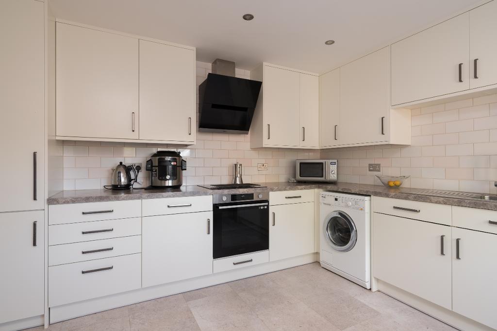 3 Bedroom Terraced for Sale in Milton Keynes, MK14 7PY