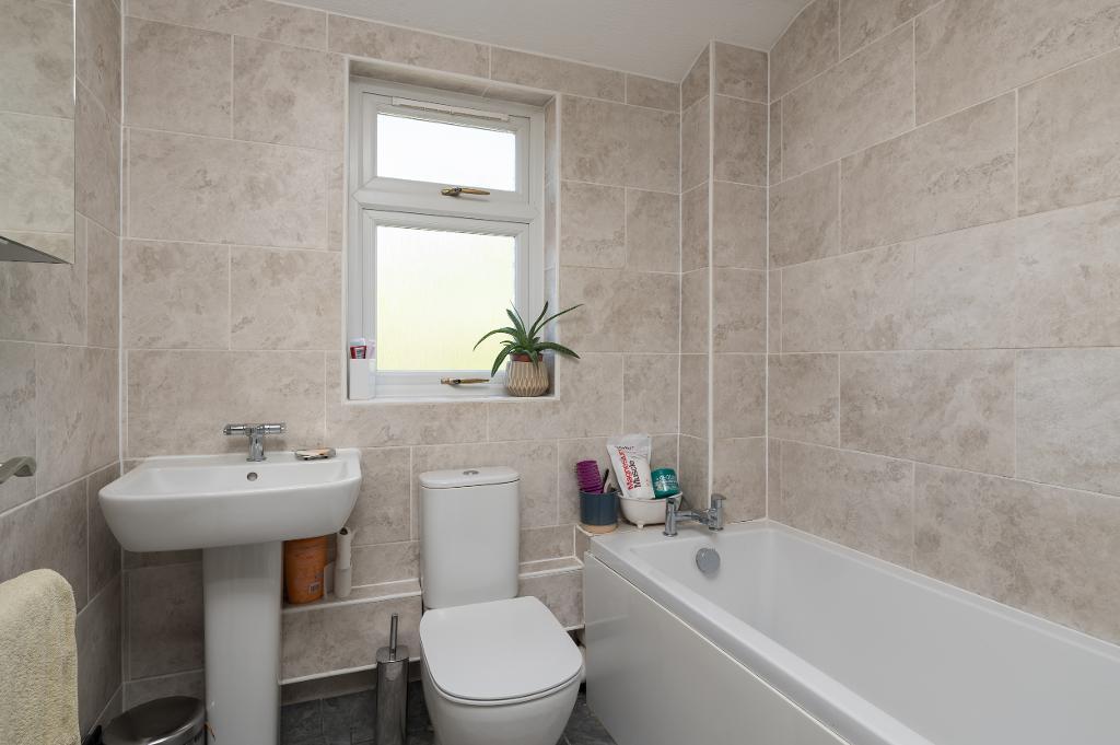 3 Bedroom Terraced for Sale in Milton Keynes, MK14 7PY
