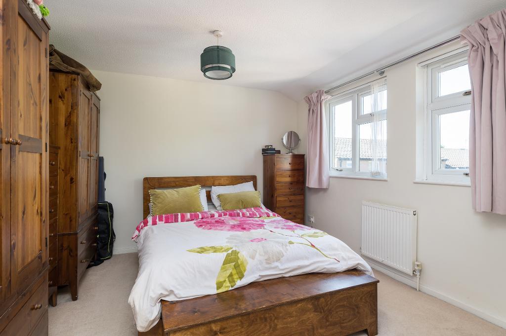 3 Bedroom Terraced for Sale in Milton Keynes, MK14 7PY