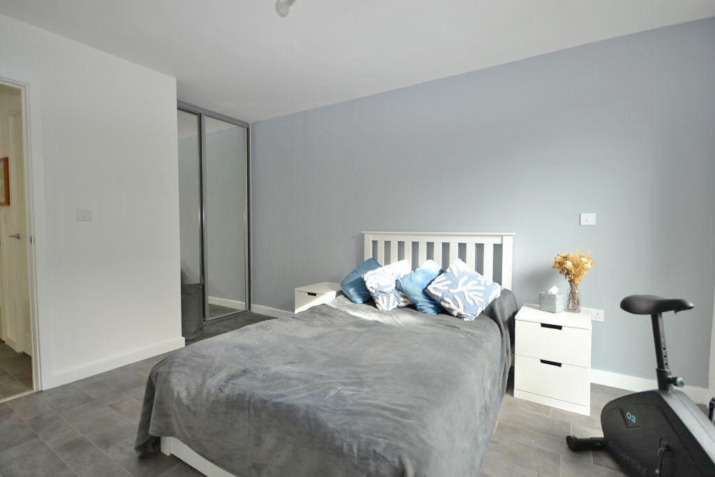 1 Bedroom Flat for Sale in Milton Keynes, MK9 4BQ