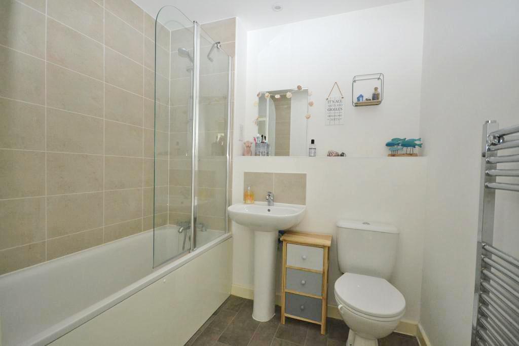 1 Bedroom Flat for Sale in Milton Keynes, MK9 4BQ