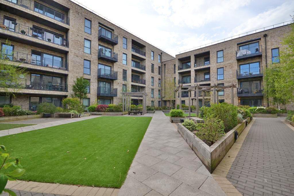 1 Bedroom Flat for Sale in Milton Keynes, MK9 4BQ