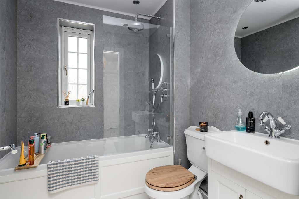 3 Bedroom Semi-Detached for Sale in Milton Keynes, MK7 8EH