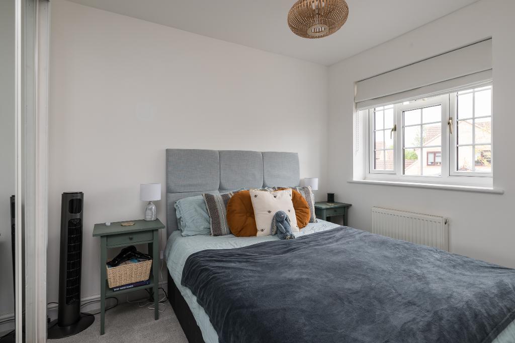 3 Bedroom Semi-Detached for Sale in Milton Keynes, MK7 8EH
