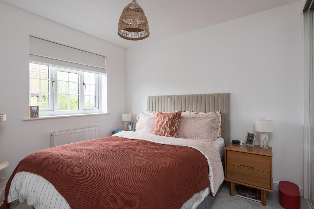 3 Bedroom Semi-Detached for Sale in Milton Keynes, MK7 8EH