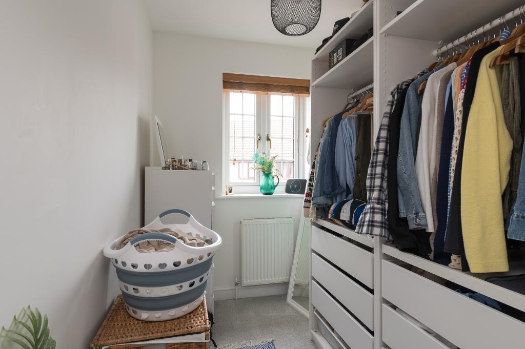 3 Bedroom Semi-Detached for Sale in Milton Keynes, MK7 8EH