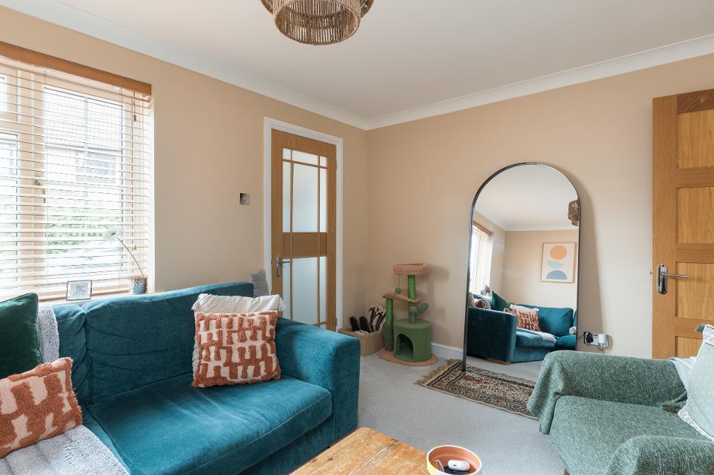 3 Bedroom Semi-Detached for Sale in Milton Keynes, MK7 8EH