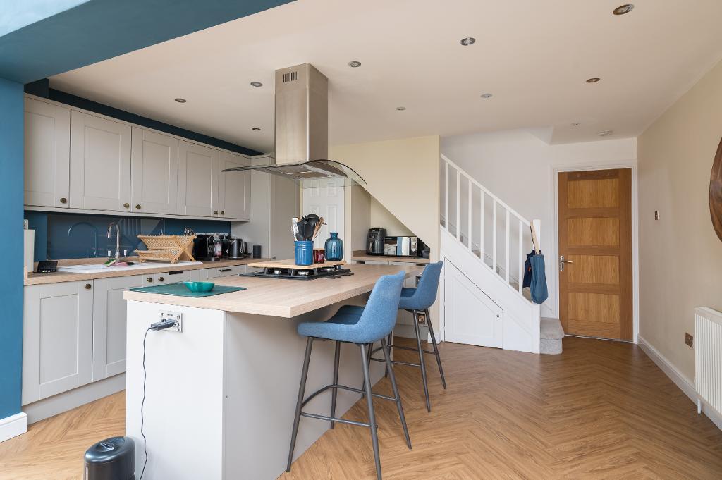 3 Bedroom Semi-Detached for Sale in Milton Keynes, MK7 8EH