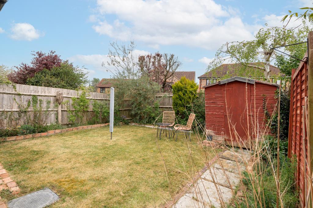 3 Bedroom Semi-Detached for Sale in Milton Keynes, MK7 8EH
