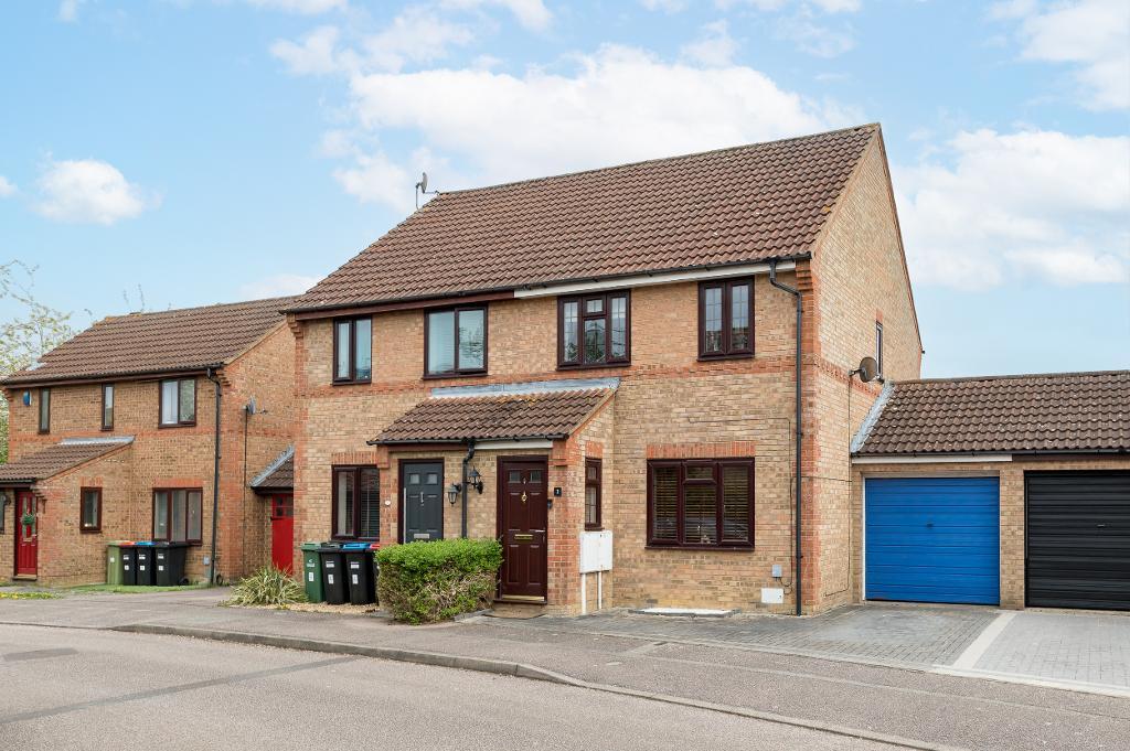 3 Bedroom Semi-Detached for Sale in Milton Keynes, MK7 8EH