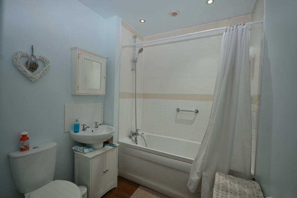 3 Bedroom Semi-Detached for Sale in Milton Keynes, MK4 4HY