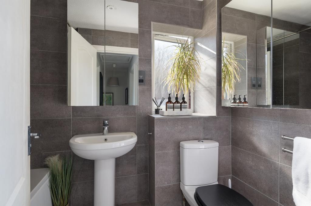 3 Bedroom Semi-Detached for Sale in Milton Keynes, MK4 1LR