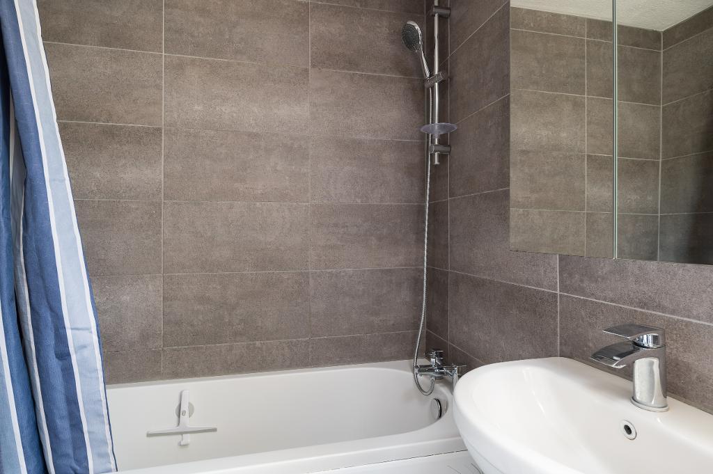 3 Bedroom Semi-Detached for Sale in Milton Keynes, MK4 1LR