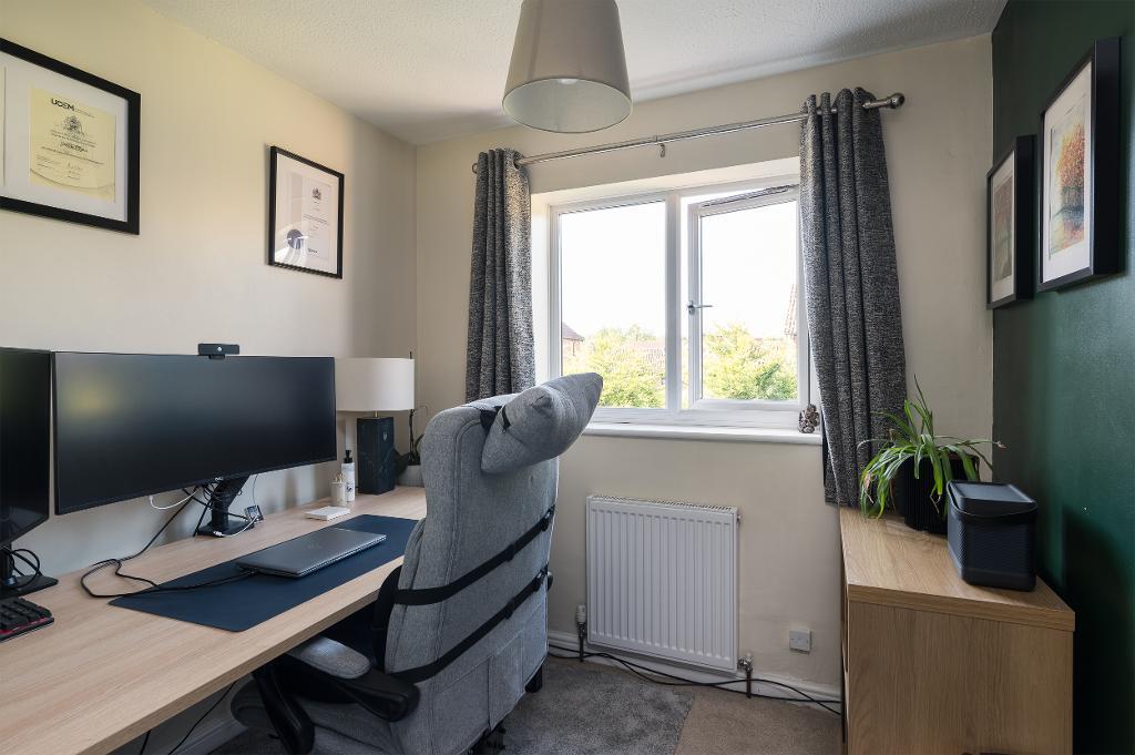 3 Bedroom Semi-Detached for Sale in Milton Keynes, MK4 1LR