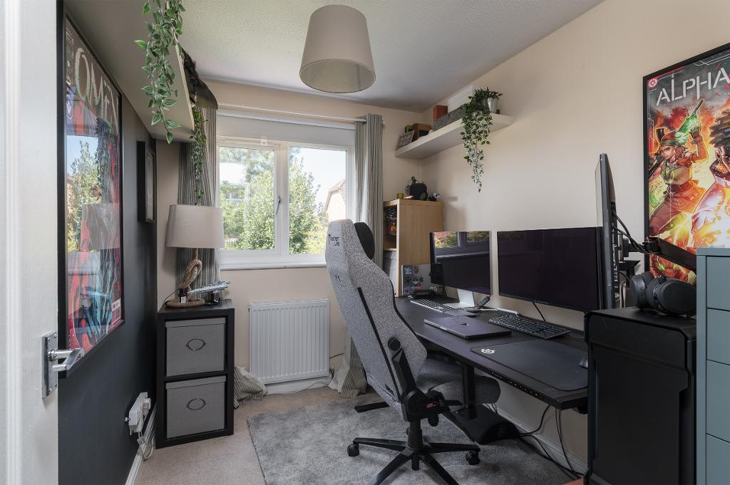 3 Bedroom Semi-Detached for Sale in Milton Keynes, MK4 1LR