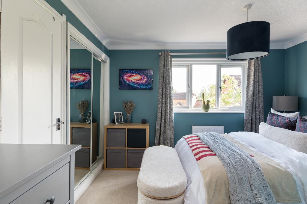 3 Bedroom Semi-Detached for Sale in Milton Keynes, MK4 1LR