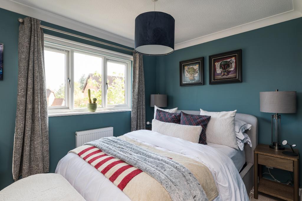 3 Bedroom Semi-Detached for Sale in Milton Keynes, MK4 1LR
