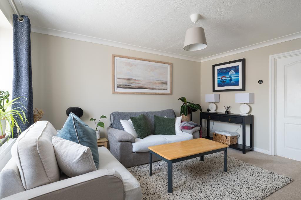3 Bedroom Semi-Detached for Sale in Milton Keynes, MK4 1LR