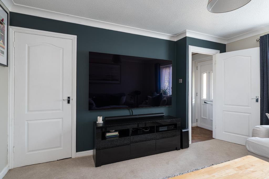 3 Bedroom Semi-Detached for Sale in Milton Keynes, MK4 1LR